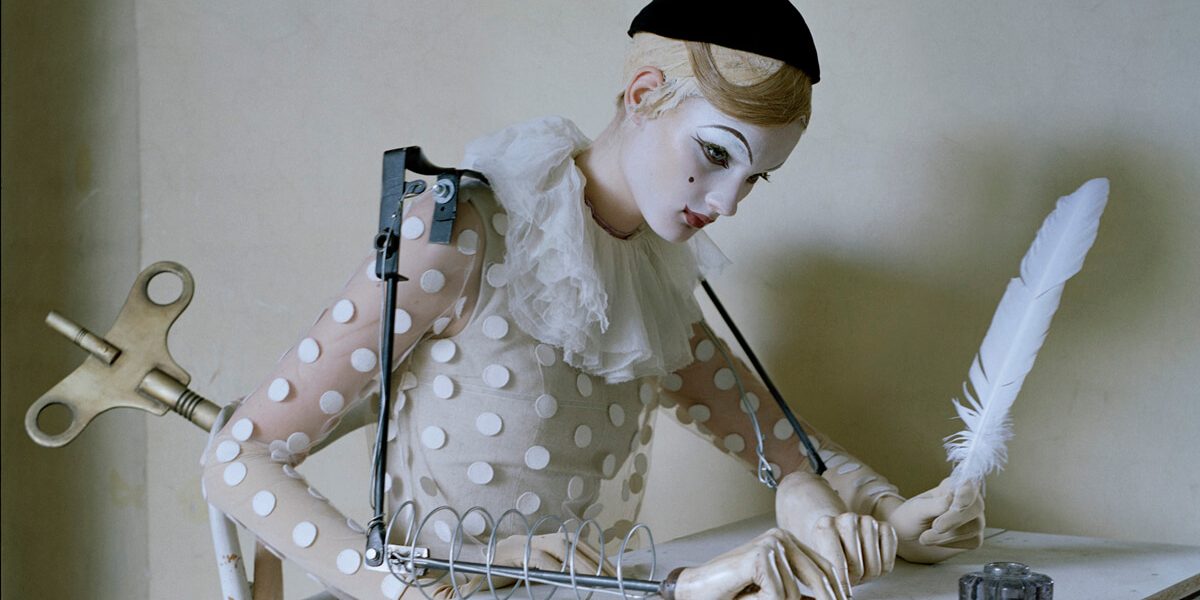 善用分鏡的時尚攝影師，一窺Tim Walker的魔幻童話世界