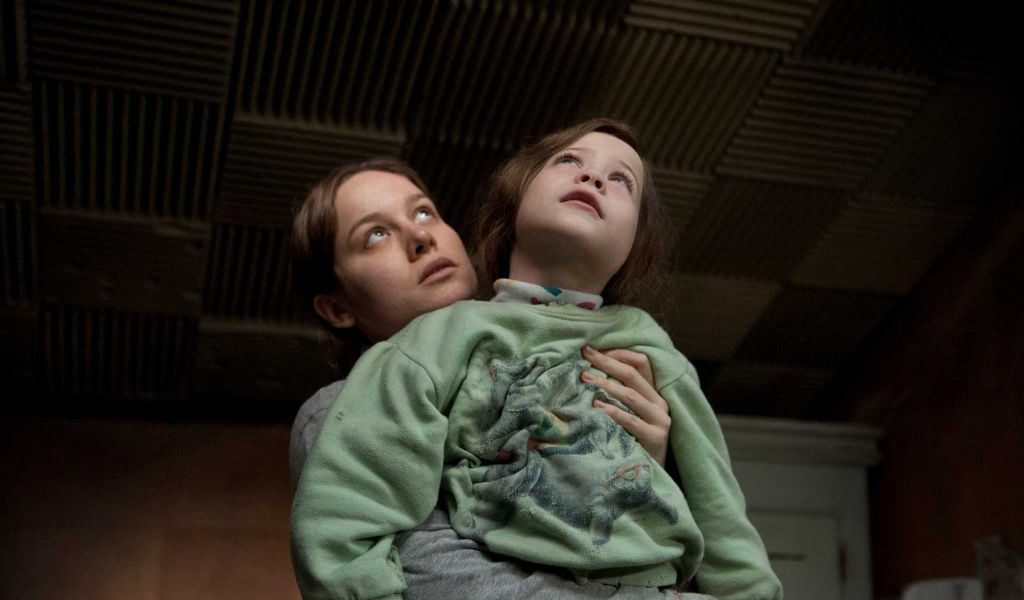 捕捉幽閉氛圍，《不存在的房間》以窄小場景創造魔幻空間