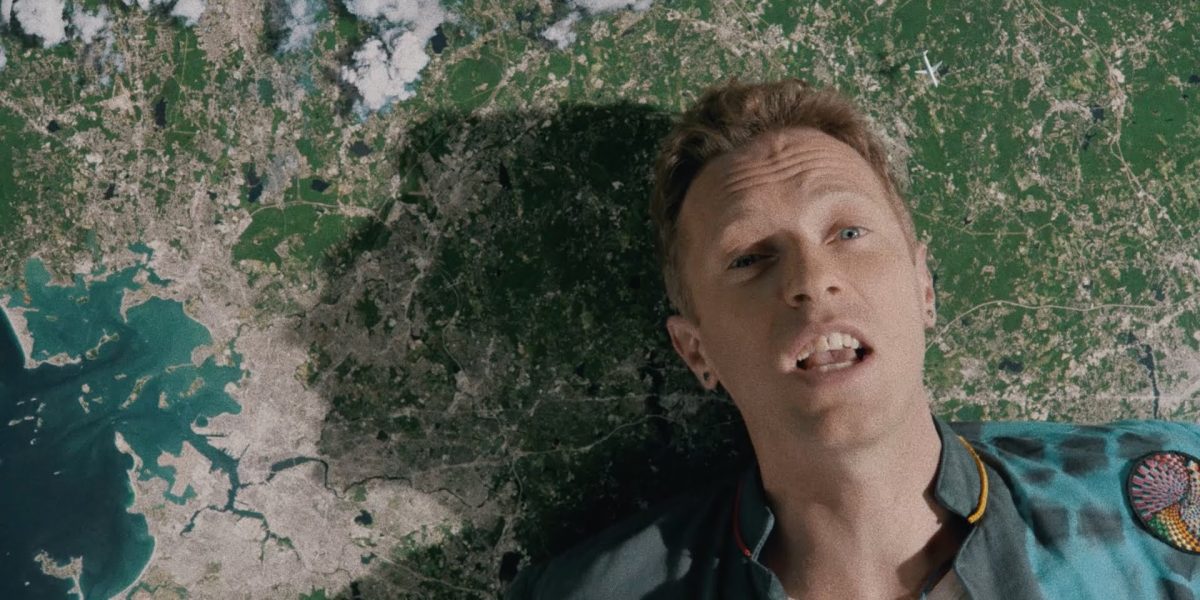 Coldplay樂團〈Up & Up〉合成超現實場景，拼貼藝術反映世界面貌