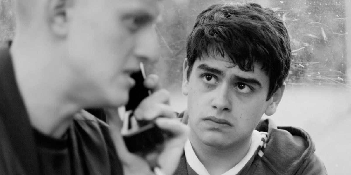 《地下狂熱趴》拍出叛逆的青春歲月，黑白攝影再現九零年代