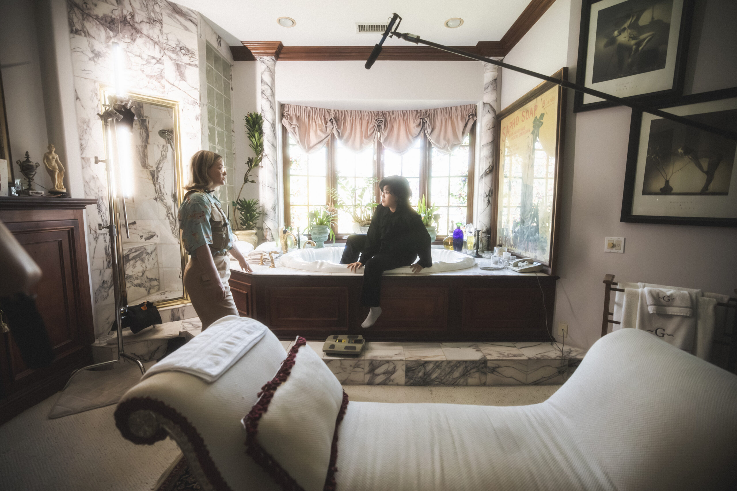 《穿著Prada的惡魔2》影評：當傳奇續集淪為快時尚，形似而神散