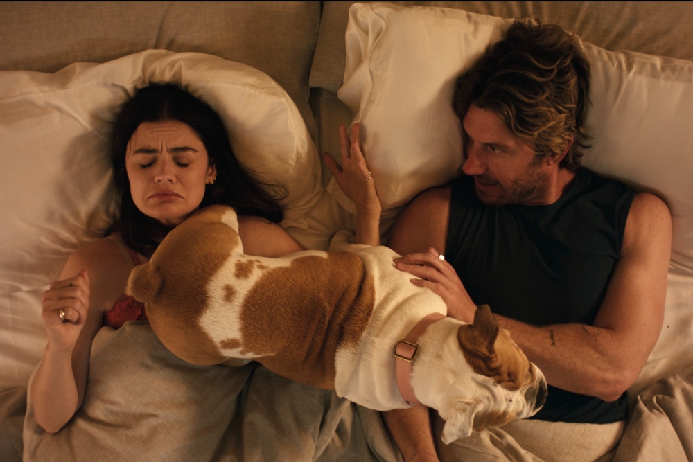《公主》殺青：Lucy Hale 與 Adam Demos 主演的狗狗愛情喜劇，憑什麼說它是對抗串流疲乏的解藥？